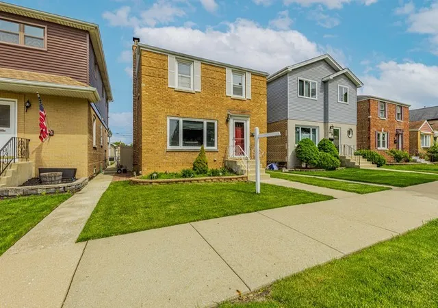Homes for sale in Chicago, IL | 5227 S Neenah Ave, Chicago, IL 60638 | MLS# 12681454