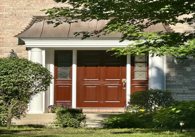 Photo 3 of Single family home for sale at 1002 Stonehedge Rd, St. Charles, IL 60174 | MLS# 12681641 | Listing updated on 2026-08-22