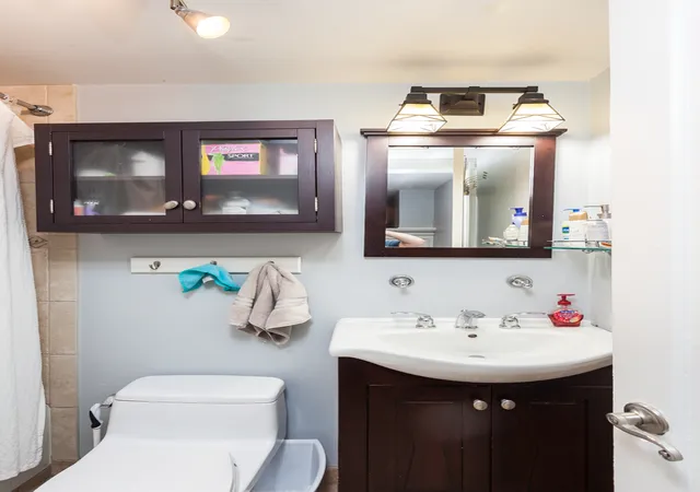 2nd image of 3608 N Pine Grv Ave, Chicago, IL 60613