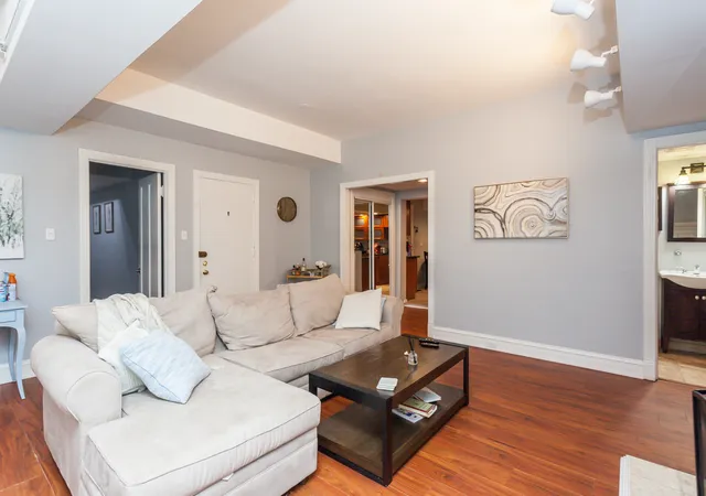 3rd image of 3608 N Pine Grv Ave, Chicago, IL 60613