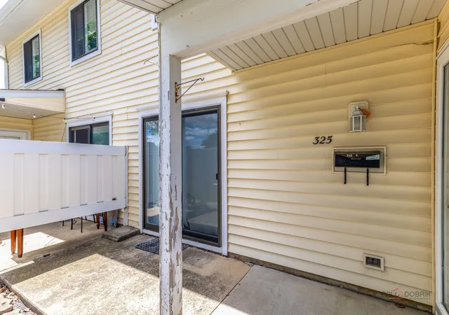 Homes for sale in Schaumburg, IL | 325 Bayview Pt, Schaumburg, IL 60194 | MLS# 12681664