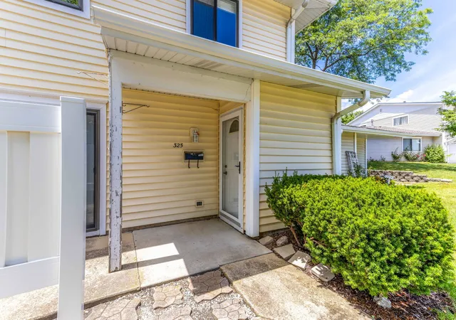 Homes for sale in Schaumburg, IL | 325 Bayview Pt, Schaumburg, IL 60194 | MLS# 12681664