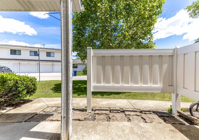 Homes for sale in Schaumburg, IL | 325 Bayview Pt, Schaumburg, IL 60194 | MLS# 12681664