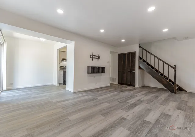 Homes for sale in Schaumburg, IL | 325 Bayview Pt, Schaumburg, IL 60194 | MLS# 12681664