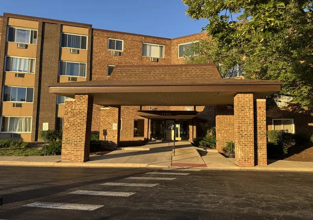 2nd image of 1375 Rebecca Dr #302, Hoffman Estates, IL 60169 | MLS# 12681689