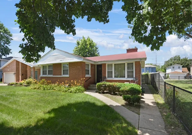 Photo 1 of Single family home for sale at 124 Sawyer Ave, La Grange, IL 60525 | MLS# 12681699 | Listing updated on 2026-08-25