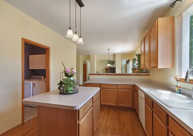 Photo 3 of Single family home for sale at 992 Curran Pl, Antioch, IL 60002 | MLS# 12681704 | Listing updated on 2026-09-24