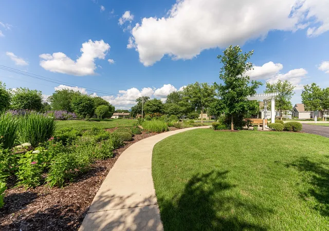 Homes for sale in Sycamore, IL | 2045 Somerset Lane, Sycamore, IL 60178 | Houzeo