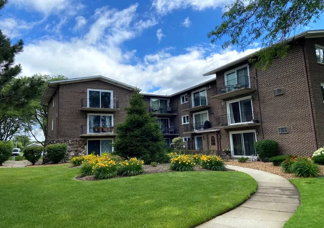 Homes for sale in Orland Park, IL | 9008 W 140th Street, Orland Park, IL 60462 | Houzeo