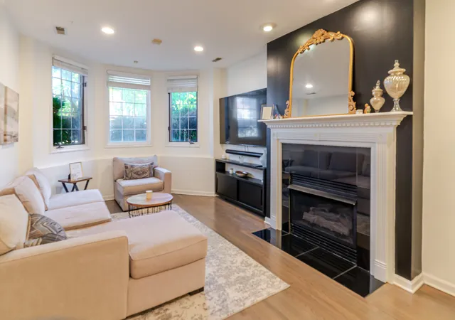 2nd image of 1352 W Hubbard St #1, Chicago, IL 60642 | MLS# 12681724