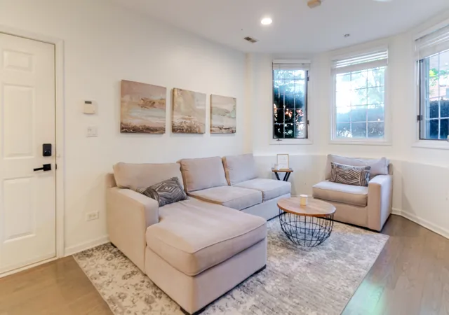 3rd image of 1352 W Hubbard St, Chicago, IL 60642