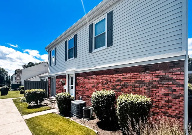 Homes for sale in Schaumburg, IL | 2203 Cardinal Ct, Schaumburg, IL 60194