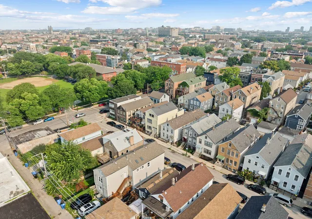 2nd image of 1028 W 20Th Pl, Chicago, IL 60608