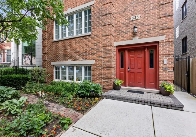 2nd image of 525 N Claremont Ave #3, Chicago, IL 60612 | MLS# 12681809
