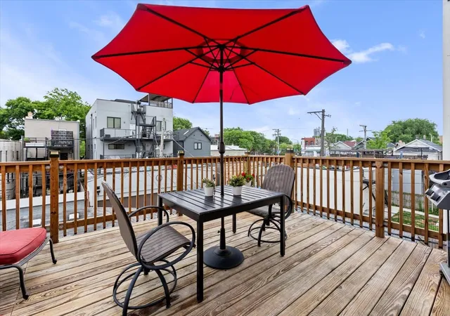 2nd image of 525 N Claremont Ave, Chicago, IL 60612