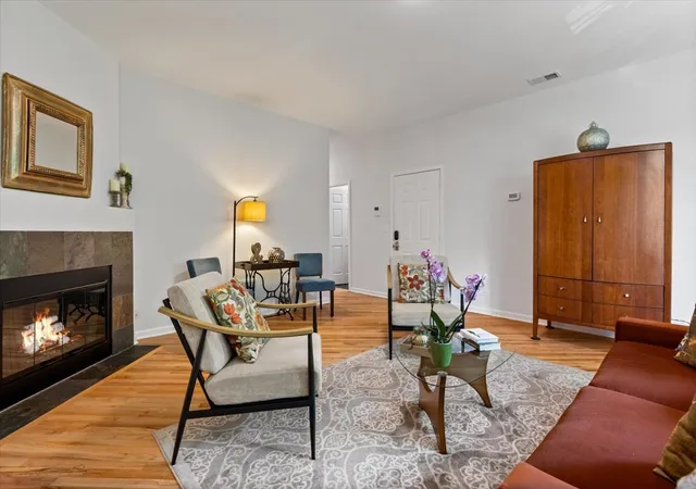 4th image of 525 N Claremont Ave, Chicago, IL 60612