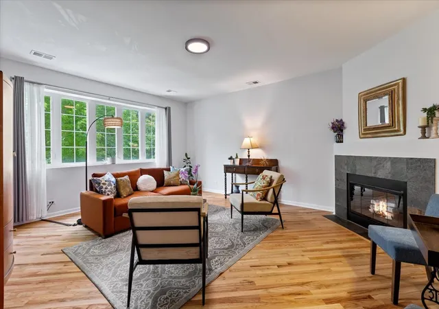 5th image of 525 N Claremont Ave, Chicago, IL 60612