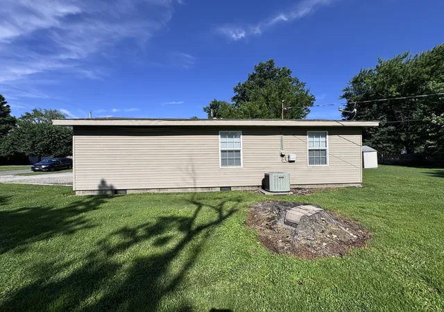Homes for sale in Salem, IL | 814 W Warmouth St, Salem, IL 62881 | MLS# 12681818