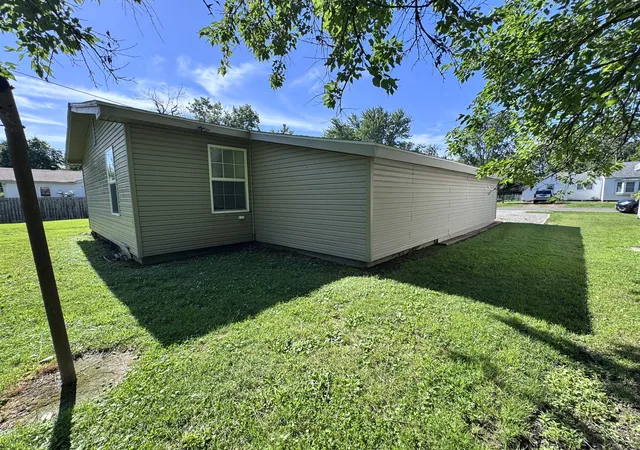 Homes for sale in Salem, IL | 814 W Warmouth St, Salem, IL 62881 | MLS# 12681818