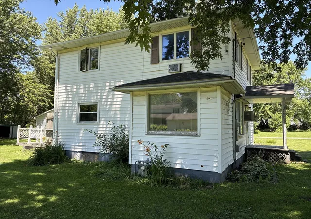 Photo 4 of Single family home for sale at 410 N 1st Street, Bellflower, IL 61724 | MLS# 12681862 | Listing updated on 2026-09-28