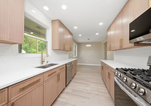 4th image of 1302 S Lawler Ave, Lombard, IL 60148 | MLS# 12681886