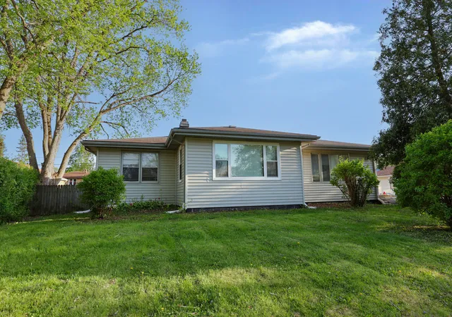 Homes for sale in Joliet, IL | 2414 Garden St, Joliet, IL 60435 | MLS# 12681907