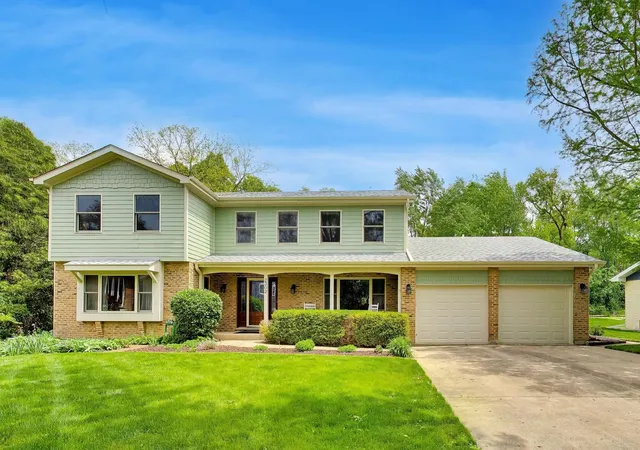 Homes for sale in Palatine, IL | 2302 Lisa Ct, Palatine, IL 60067 | MLS# 12681998