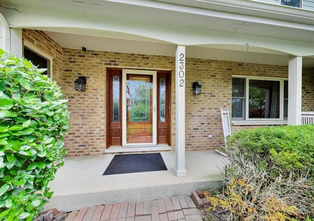 Homes for sale in Palatine, IL | 2302 Lisa Ct, Palatine, IL 60067 | MLS# 12681998
