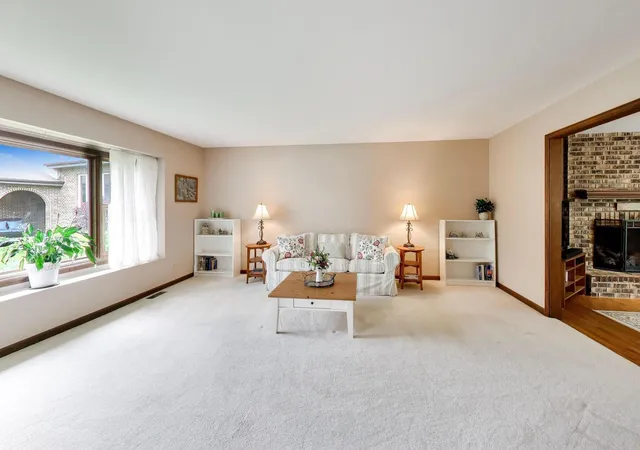 Homes for sale in Palatine, IL | 2302 Lisa Ct, Palatine, IL 60067 | MLS# 12681998