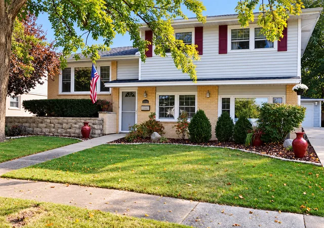Photo 1 of Single family home for sale at 16401 Olcott Ave, Tinley Park, IL 60477 | MLS# 12682013 | Listing updated on 2026-10-11