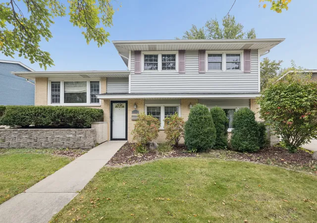 Single family home for sale at 16401 Olcott Ave, Tinley Park, IL 60477 | MLS# 12682013