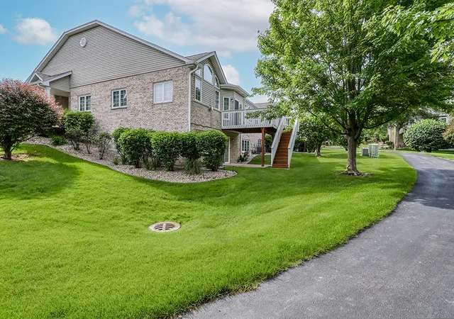 Homes for sale in Orland Park, IL | 18106 Waterside Cir, Orland Park, IL 60467 | MLS# 12682033