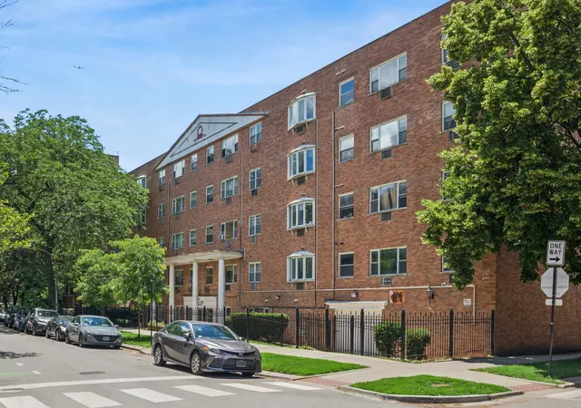 Homes for sale in Chicago, IL | 5920 N Kenmore Ave #415, Chicago, IL 60660 | MLS# 12682072