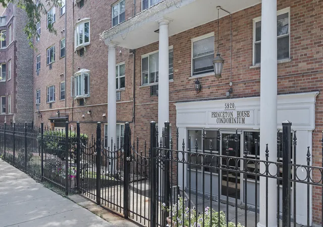 Homes for sale in Chicago, IL | 5920 N Kenmore Ave #415, Chicago, IL 60660 | MLS# 12682072