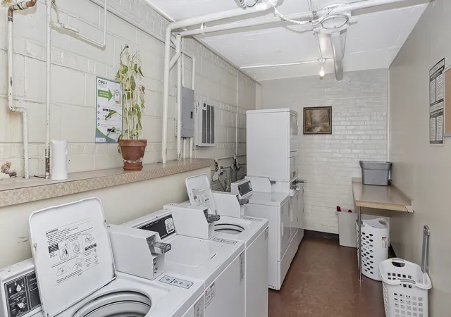 Homes for sale in Chicago, IL | 5918 N Kenmore Avenue, Chicago, IL 60660 | Houzeo