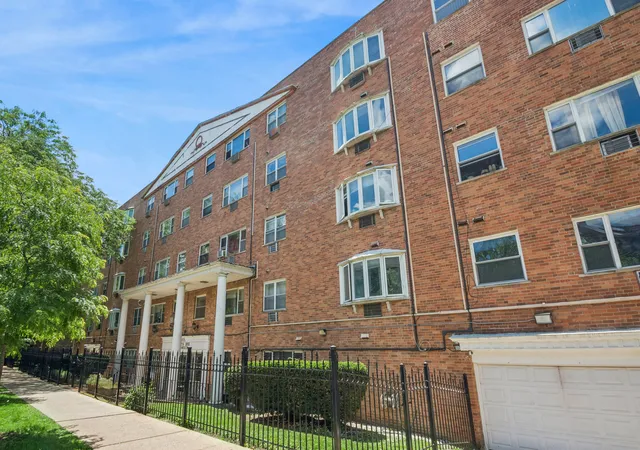 Homes for sale in Chicago, IL | 5920 N Kenmore Ave #415, Chicago, IL 60660 | MLS# 12682072