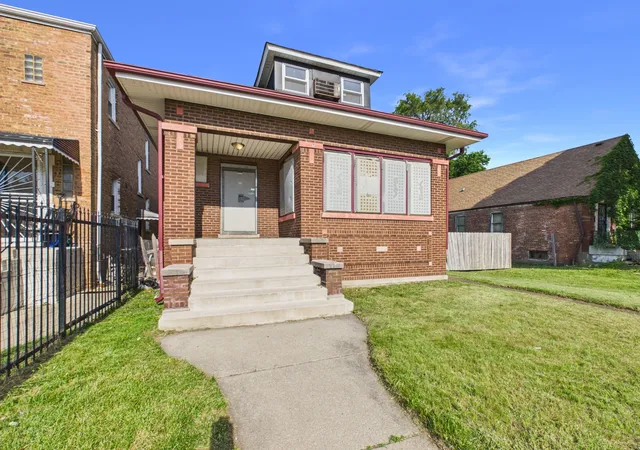 Homes for sale in Chicago, IL | 8607 S King Dr, Chicago, IL 60619 | MLS# 12682113