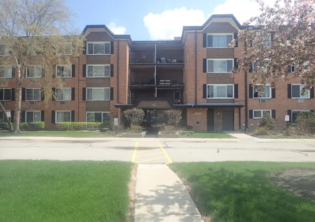 Homes for sale in Arlington Heights, IL | 1127 S Old Wilke Rd #101, Arlington Heights, IL 60005 | MLS# 12682143