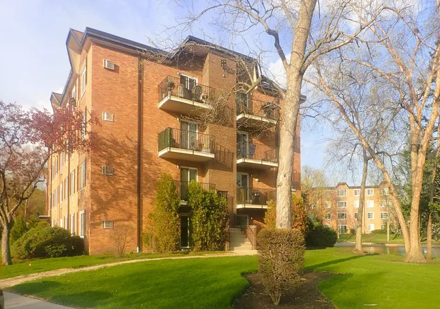 Homes for sale in Arlington Heights, IL | 1127 S Old Wilke Rd #101, Arlington Heights, IL 60005 | MLS# 12682143