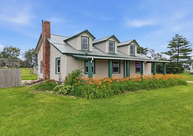 Homes for sale in Kewanee, IL | 2283 E 2750Th St, Kewanee, IL 61443 | MLS# 12682161