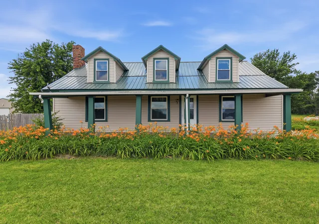 Homes for sale in Kewanee, IL | 2283 E 2750Th St, Kewanee, IL 61443 | MLS# 12682161