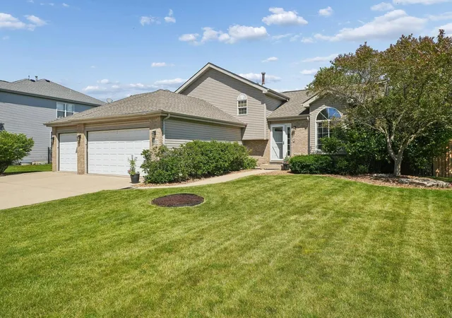 Homes for sale in Manhattan, IL | 24857 Buttercup Ln, Manhattan, IL 60442 | MLS# 12682178