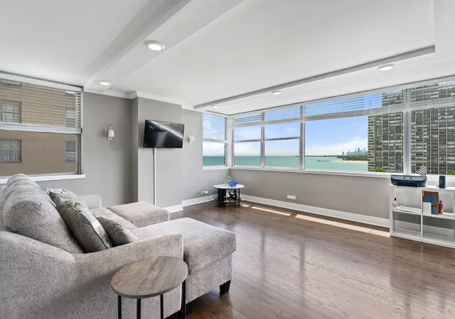 Homes for sale in Chicago, IL | 6301 N Sheridan Rd #10G, Chicago, IL 60660 | MLS# 12682184