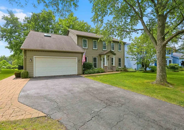 3rd image of 2528 Sun Valley Rd, Lisle, IL 60532 | MLS# 12682201