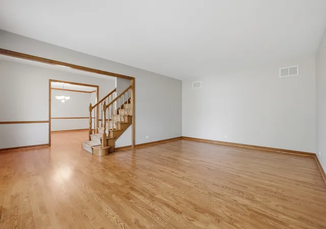 5th image of 2528 Sun Valley Rd, Lisle, IL 60532 | MLS# 12682201