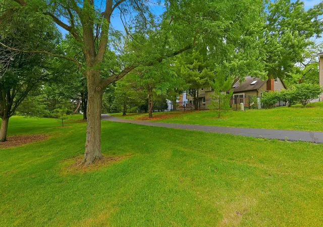 Homes for sale in Lisle, IL | 2528 Sun Valley Rd, Lisle, IL 60532 | MLS# 12682201