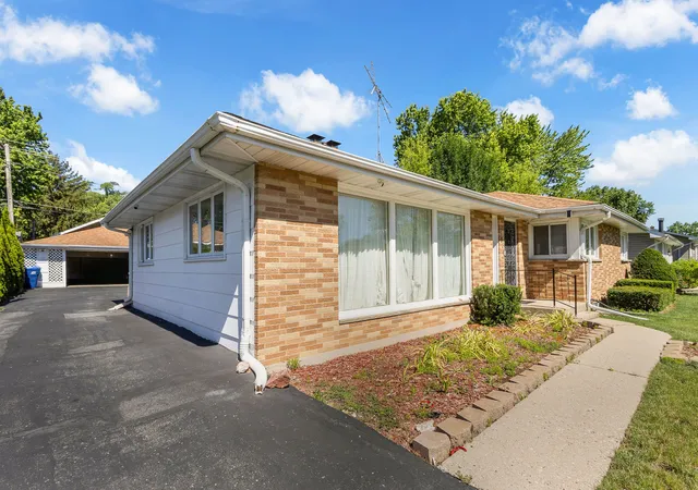 Homes for sale in Waukegan, IL | 508 N Metropolitan Ave, Waukegan, IL 60085 | MLS# 12682209