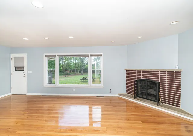 Photo 2 of Single family home for sale at 33 Briarwood Ln, Palatine, IL 60067 | MLS# 12682276 | Listing updated on 2026-10-20