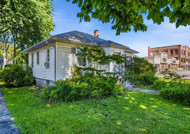 Photo 3 of Single family home for sale at 228 Anderson Blvd, Geneva, IL 60134 | MLS# 12682281 | Listing updated on 2026-08-25