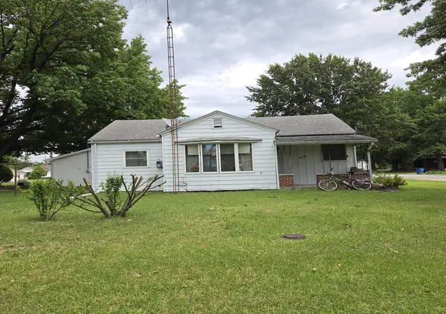 4th image of 413 S Broadway St, Sesser, IL 62884 | MLS# 12682335